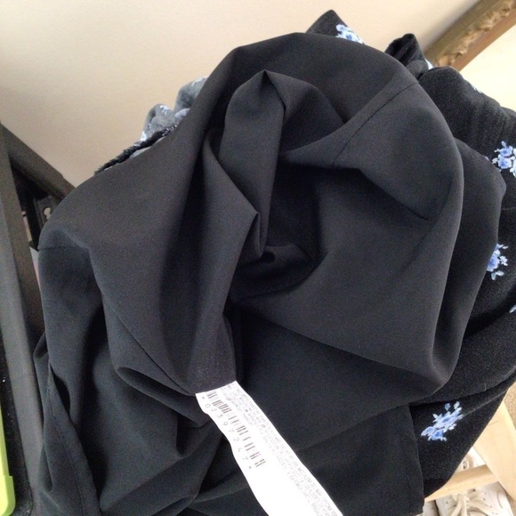 Forever 21 black floral maxi small ruffle - Picture 5 of 10